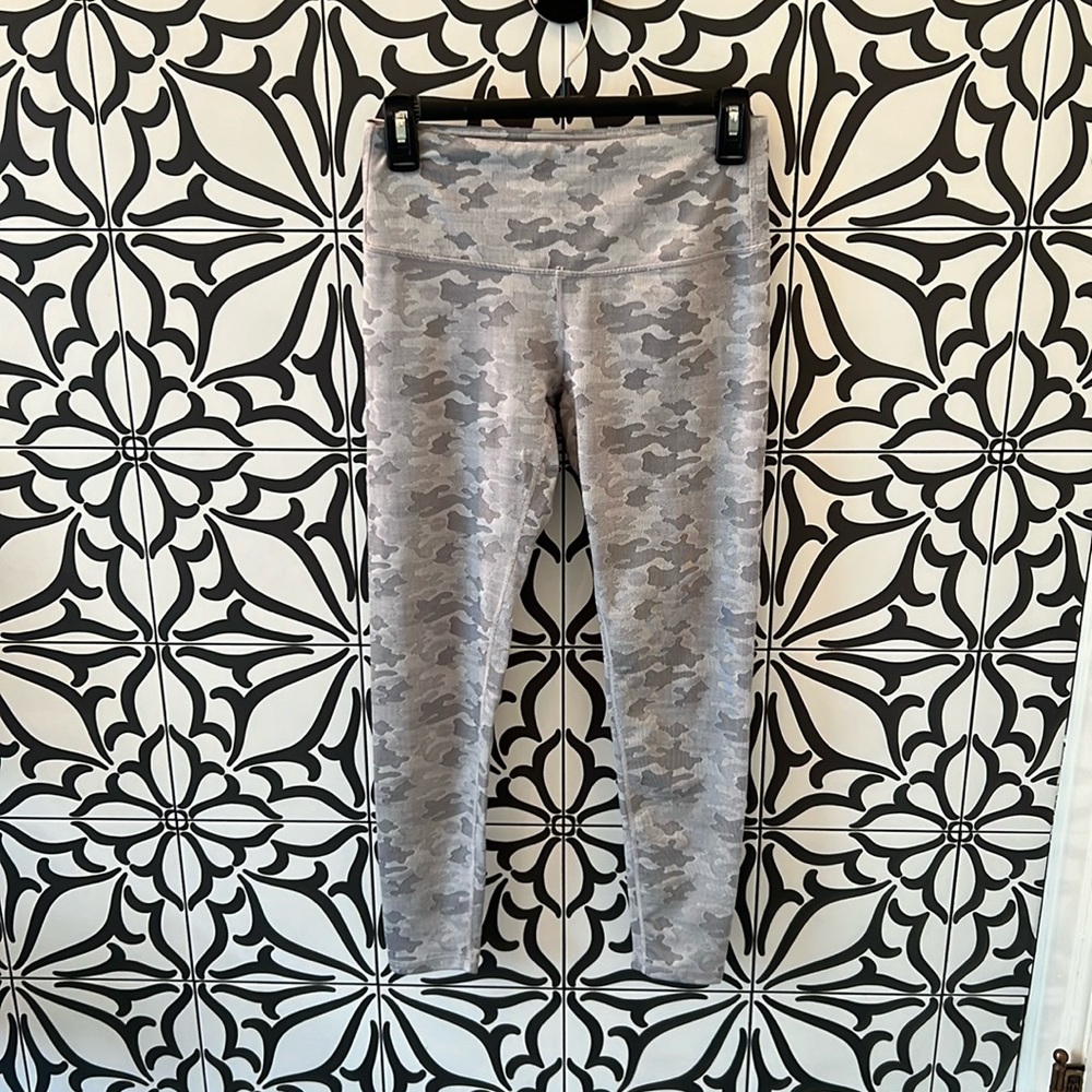 Kyodan high rise legging, gray camo print, size S, excellent condition